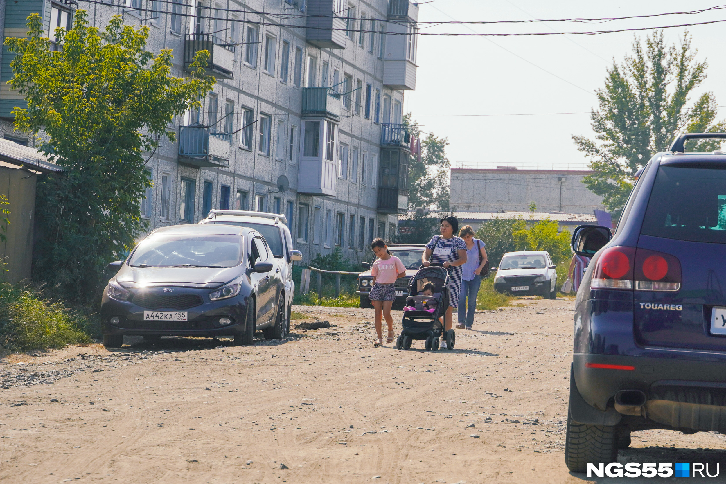 Неподалеку от пустыря находится местная больница. Поэтому на ближайших улицах бывает людно