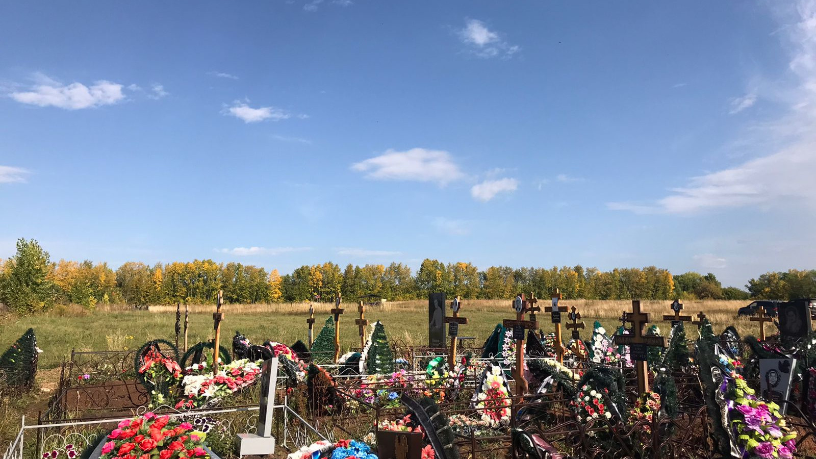 В уфе похоронили. Кладбище Уфа. Могилы погибших на Украине. Кладбище машин. Русское кладбище.