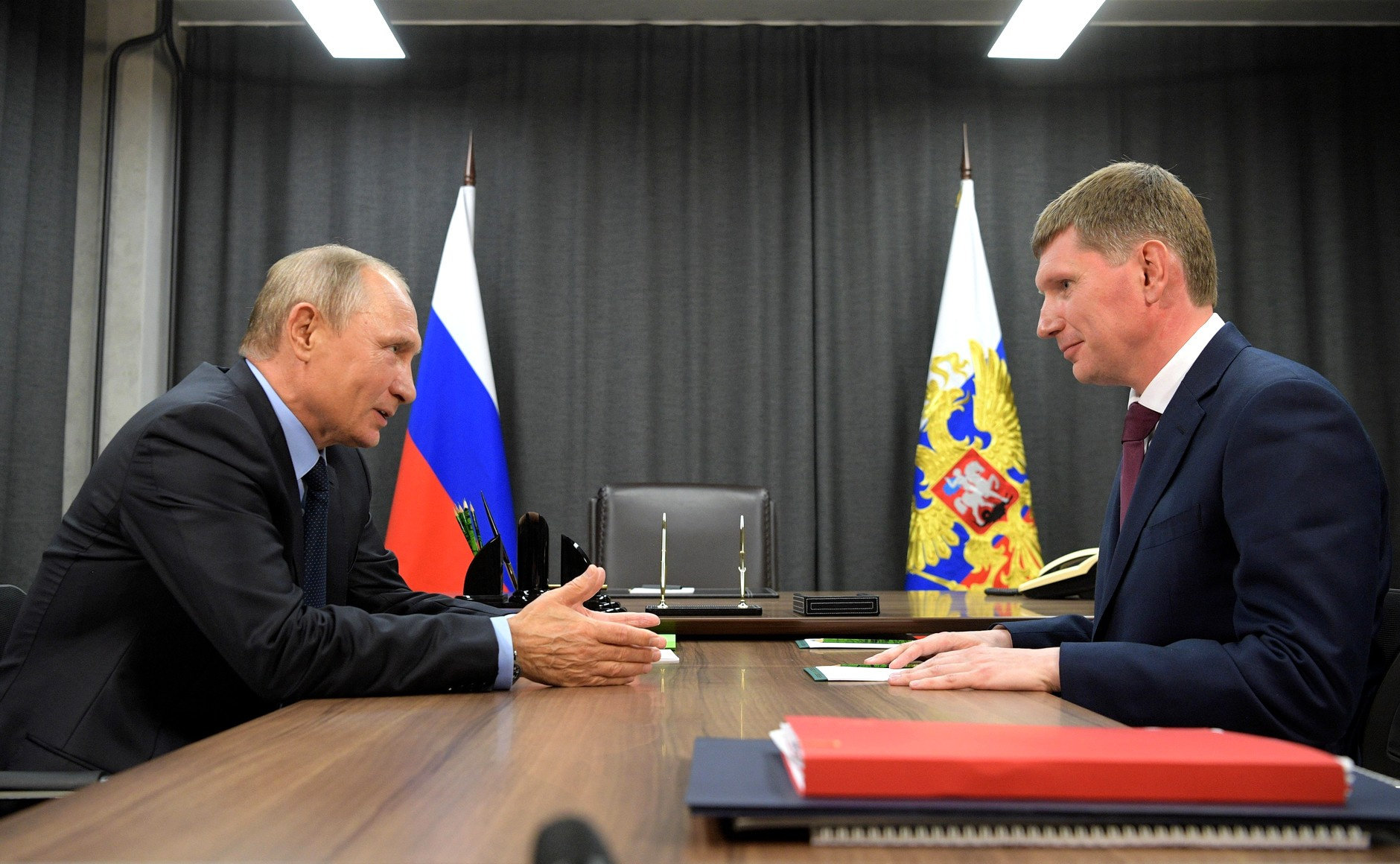 Владимир Путин и Максим Решетников в 2017 году