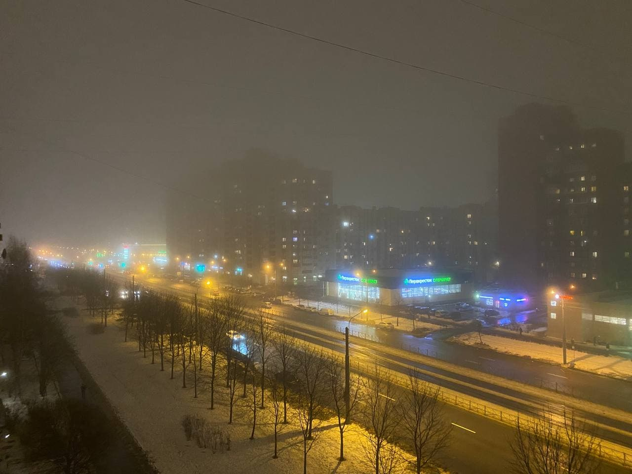 Вечер 18 11 18. Санкт-Петербург туман. Санкт-Петербург в тумане фото. Туман в Питере над постройками. Фото СПБ С туманом.