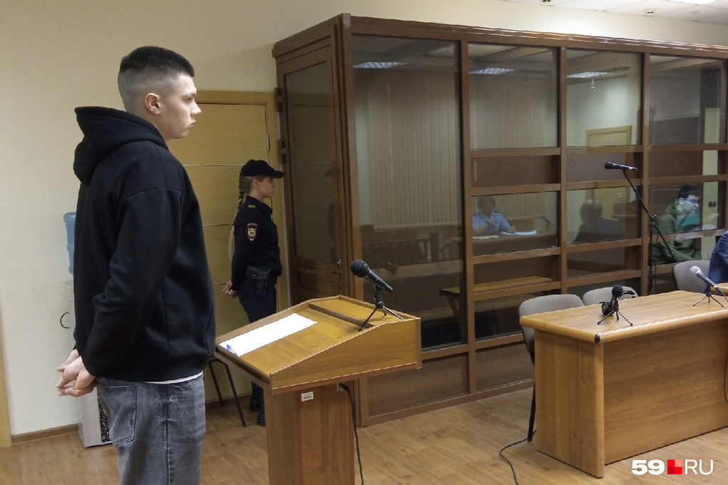 Данил Маркеев вместе с Тимуром Бекмансуровым обучался на эксперта-криминалиста в ПГНИУ Данил Маркеев вместе с Тимуром Бекмансуровым обучался на эксперта-криминалиста в ПГНИУ