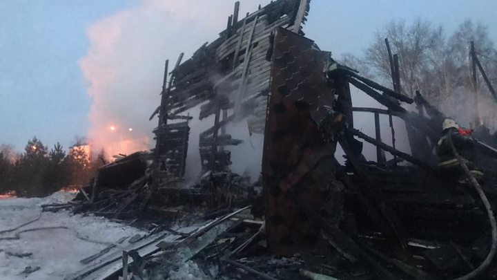 Причиной пожара в церкви в Кузбассе, возможно, стал поджог