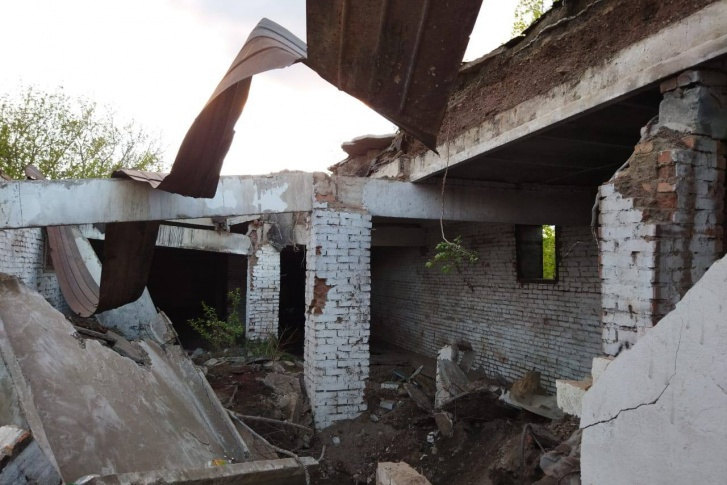 Здания, подобные этому, в Агаповском районе еще есть, но к ним не смогут пройти люди, сообщили в прокуратуре Здания, подобные этому, в Агаповском районе еще есть, но к ним не смогут пройти люди, сообщили в прокуратуре