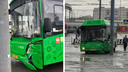 В Челябинске водитель разбил новый автобус, врезавшись в столб на железнодорожном вокзале