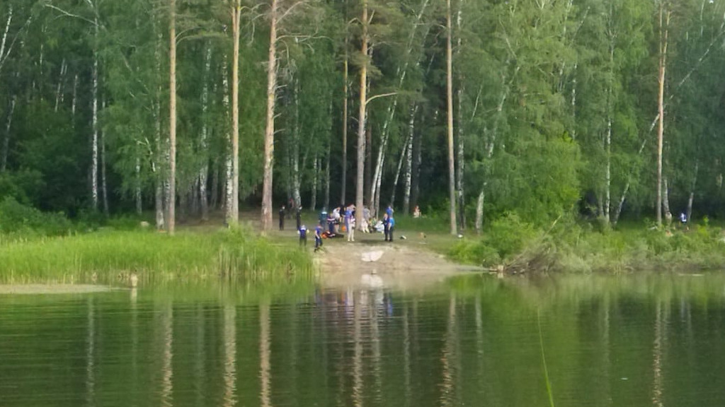 15-летний мальчик утонул в озере рядом с «Мира Термы» в Новосибирске