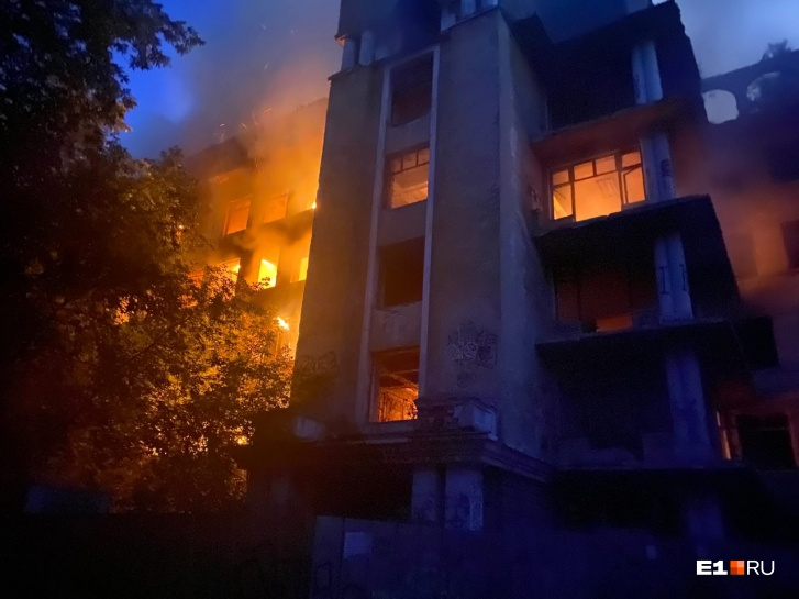 Здание больницы <a href="https://www.e1.ru/text/incidents/2021/06/14/69968636/" class="_" target="_blank">регулярно горит</a> Здание больницы <a href="https://www.e1.ru/text/incidents/2021/06/14/69968636/" class="_" target="_blank">регулярно горит</a>