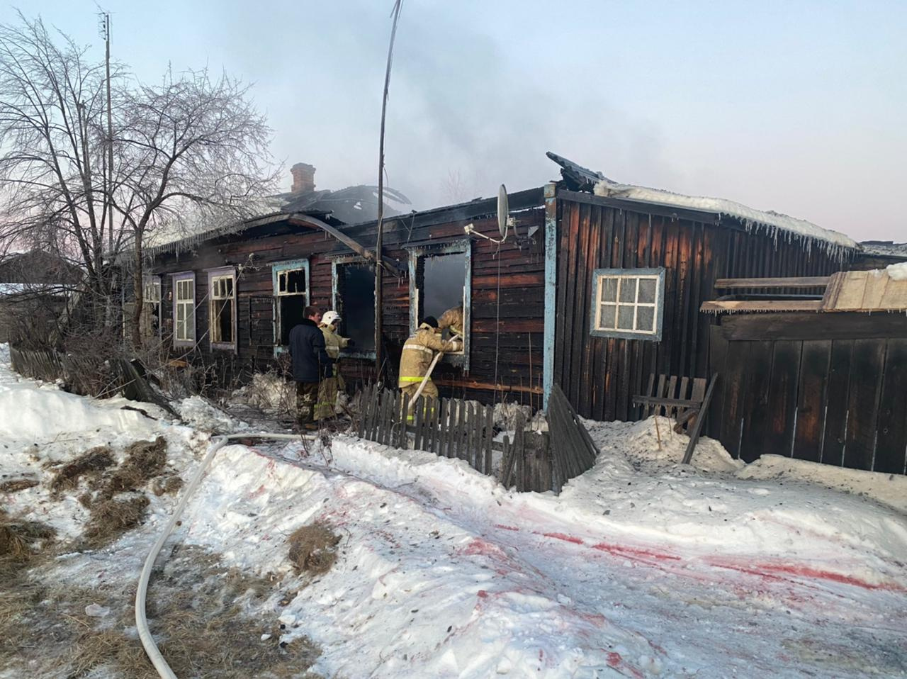 На Урале пенсионерка с внучкой погибли при пожаре. Их тела нашли под завалами