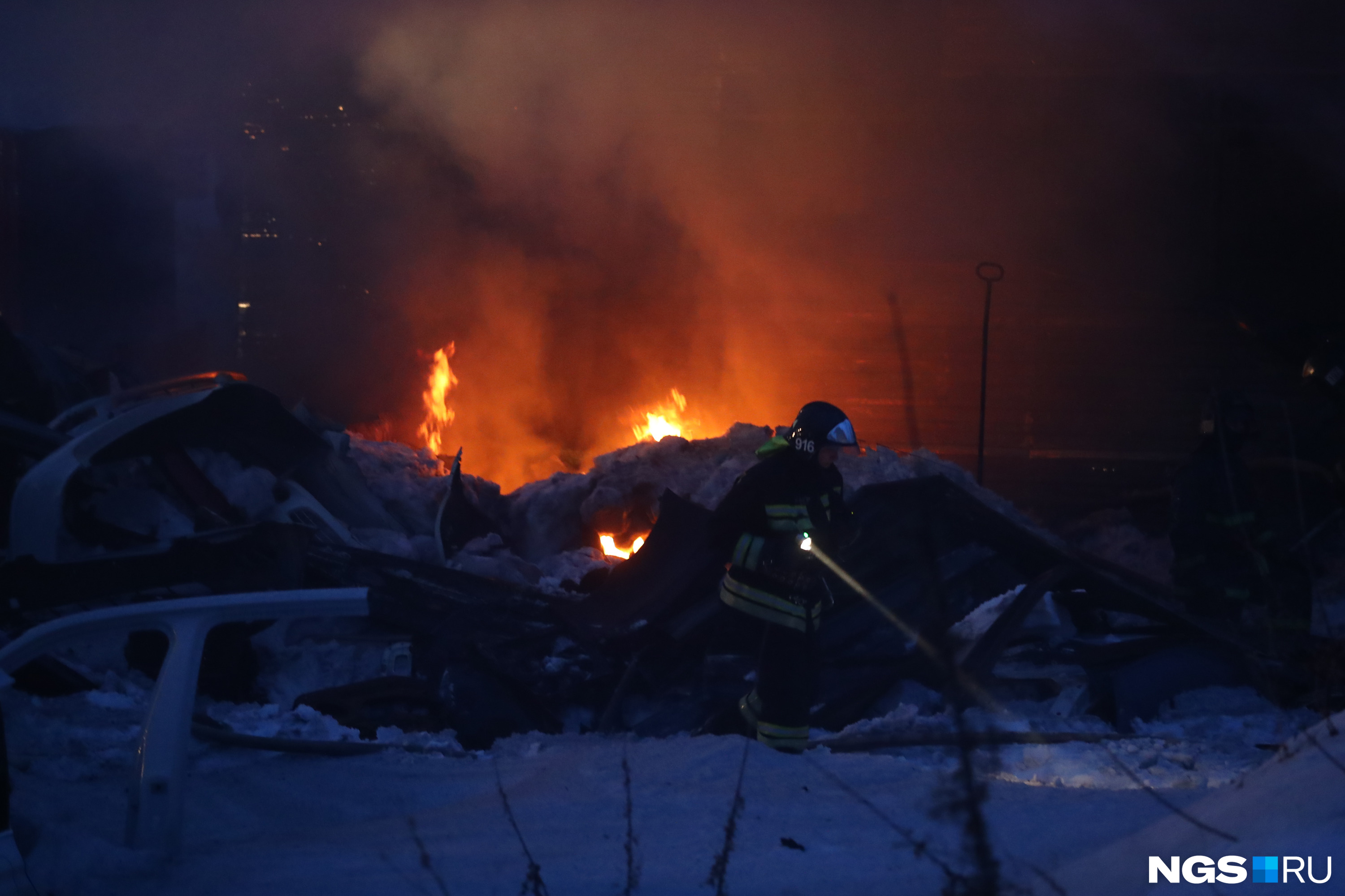 Пожар. Пожар в здании. Пожары в Сибири. Пожар повышенного ранга.