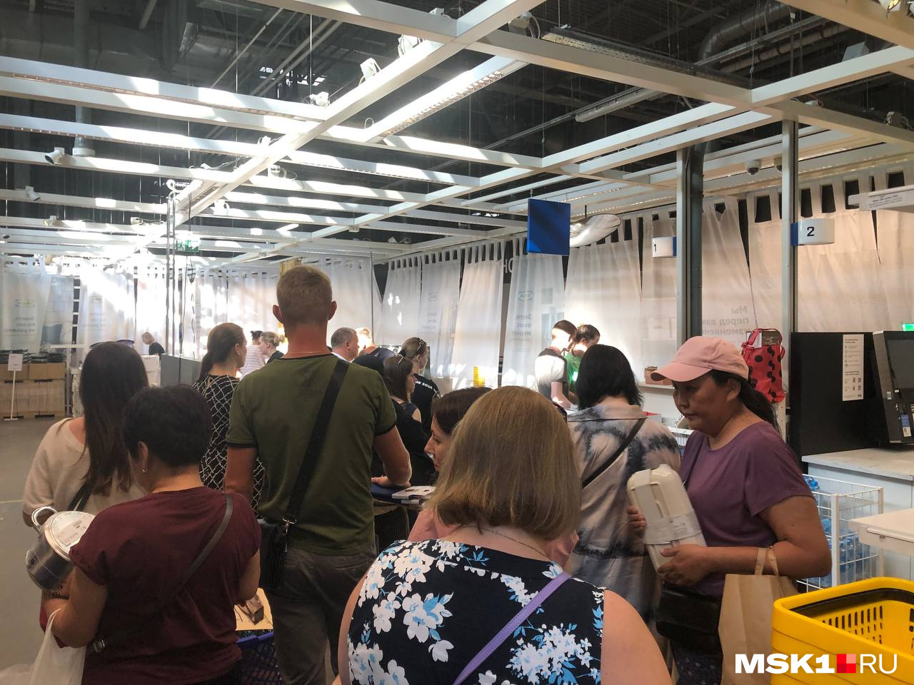 Очередь на оплату в магазине IKEA Очередь на оплату в магазине IKEA