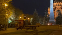 В центре Волгограда под покровом ночи вывезли туалет с братской могилы трех героев Советского союза