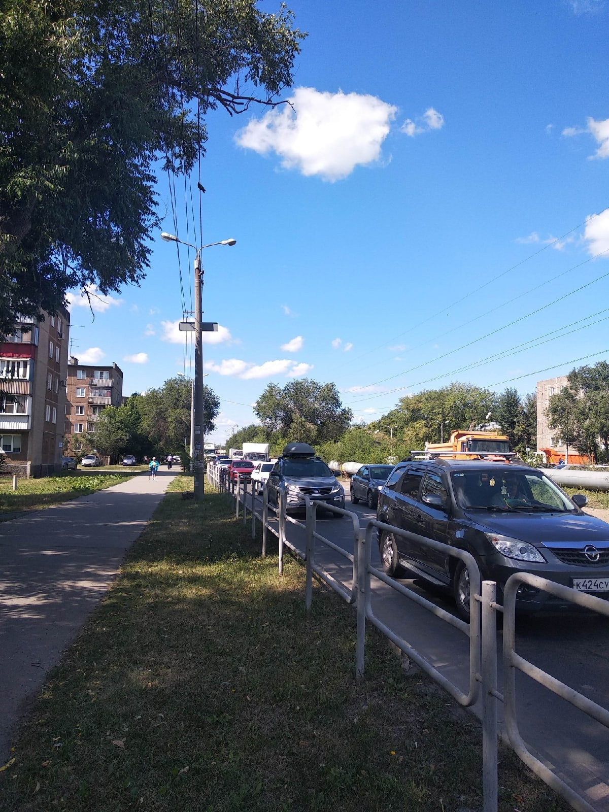 Пробки образовались в том числе на улице Гончаренко