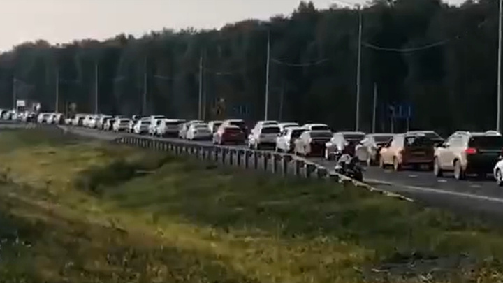 Трассу М-5 в Челябинской области сковала многокилометровая пробка