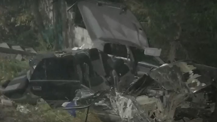 Женщина-пассажир погибла в ДТП в селе Олха: автомобиль влетел в бетонный забор