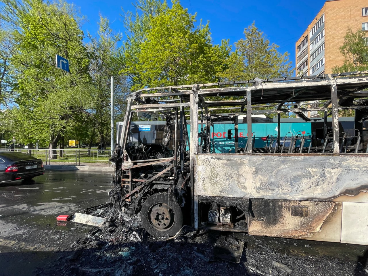Рейсовый автобус загорелся во время движения