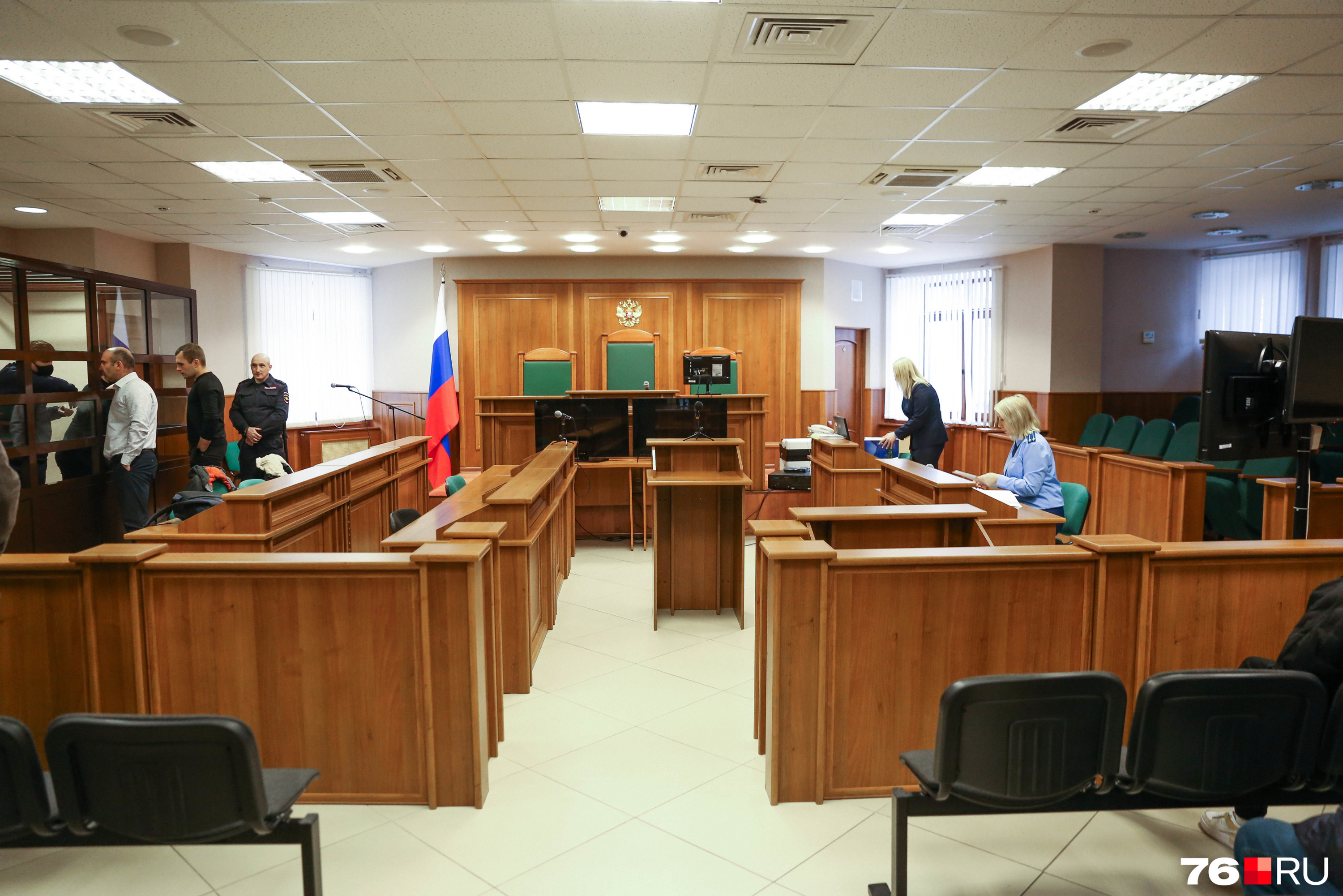 В зале собрались родные подсудимых В зале собрались родные подсудимых