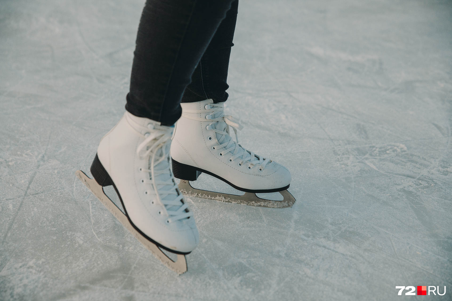 Лед, по мнению Маши Токмаковой, гладкий и пригоден для быстрой езды на коньках