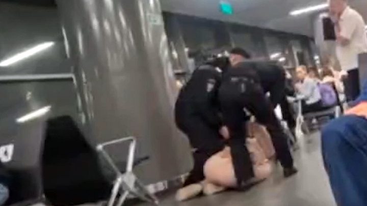 Не пустили в самолет: в аэропорту Перми задержали пьяную пассажирку
