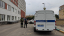 Посетителей не пускают в больницу <nobr class="_">№ 5</nobr> в Нижнем Новгороде. На месте дежурят машины полиции и МЧС