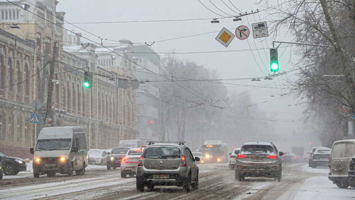 Десятибалльные пробки сковали дороги Нижнего Новгорода вечером 7 декабря