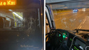 В Архангельске неизвестный разбил молотком лобовое стекло <nobr class="_">104-го</nobr> автобуса