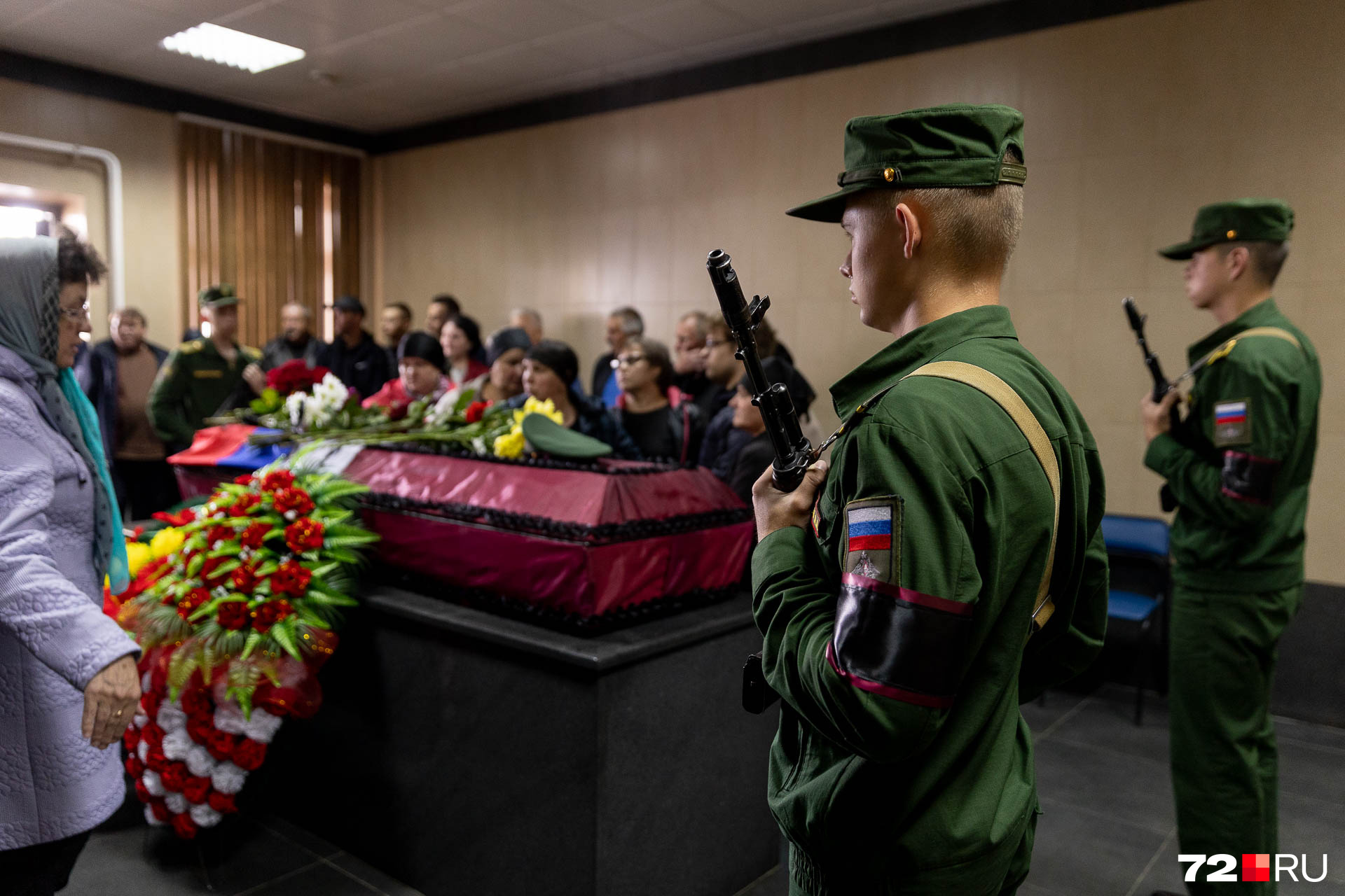 Прощание с солдатом. Похороны Зеленова Дмитрия. В Тюмени простились с погибшим. В Тюмени простились с погибшими на Украине. Прощание с солдатом Тюмень.