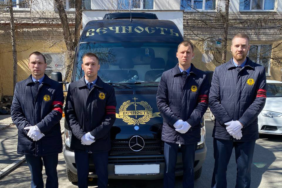 Сегодня во всех подразделениях предприятия трудится около 250 сотрудников Сегодня во всех подразделениях предприятия трудится около 250 сотрудников