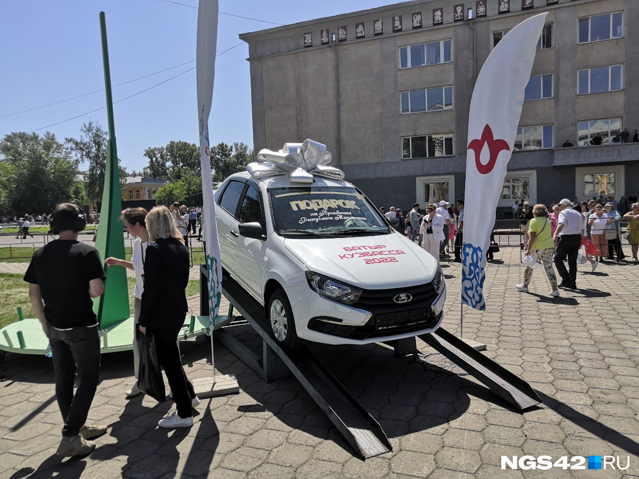 Автомобиль, который получил победитель Автомобиль, который получил победитель