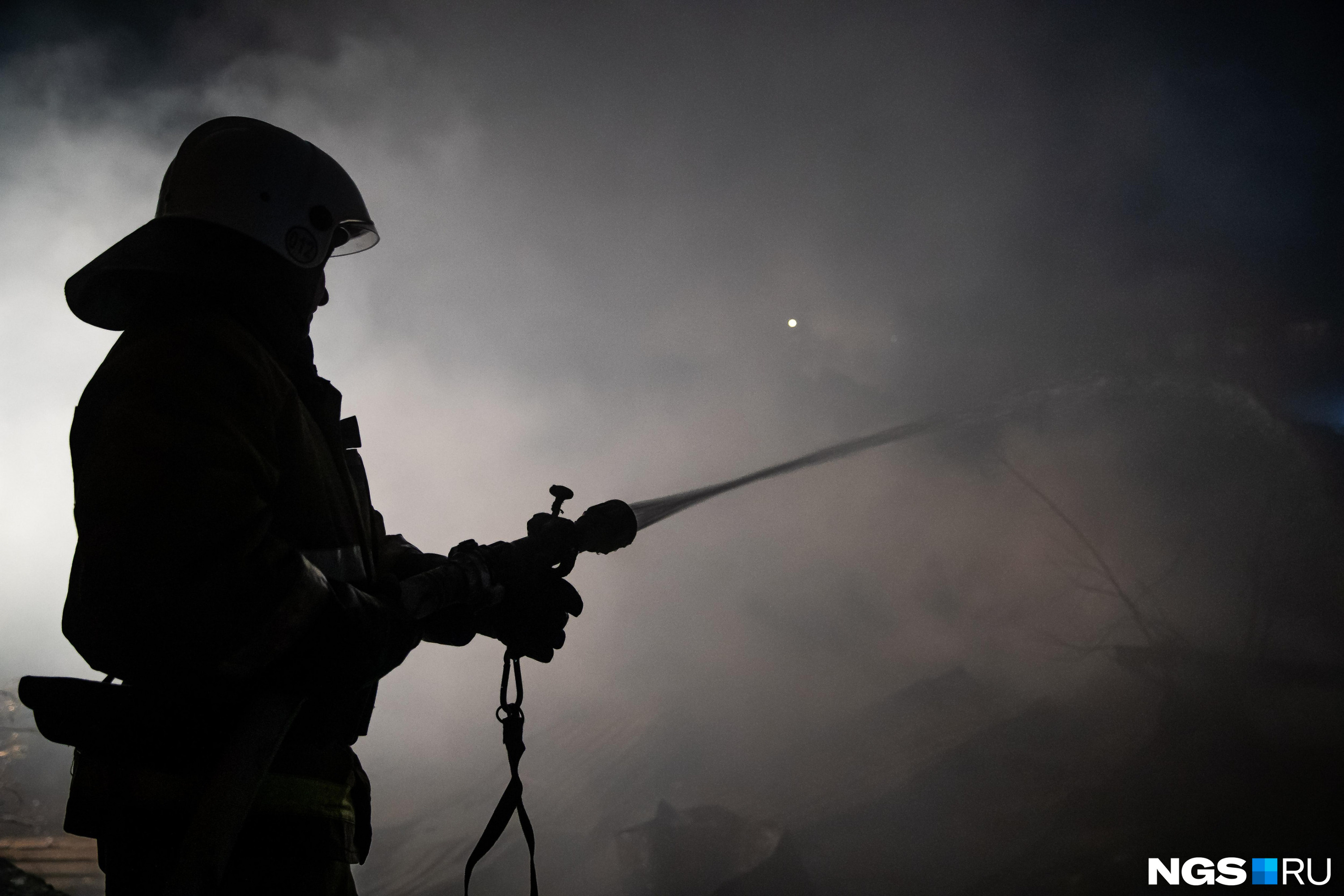 Два человека погибли на пожаре в поселке Дровяная Забайкальского края