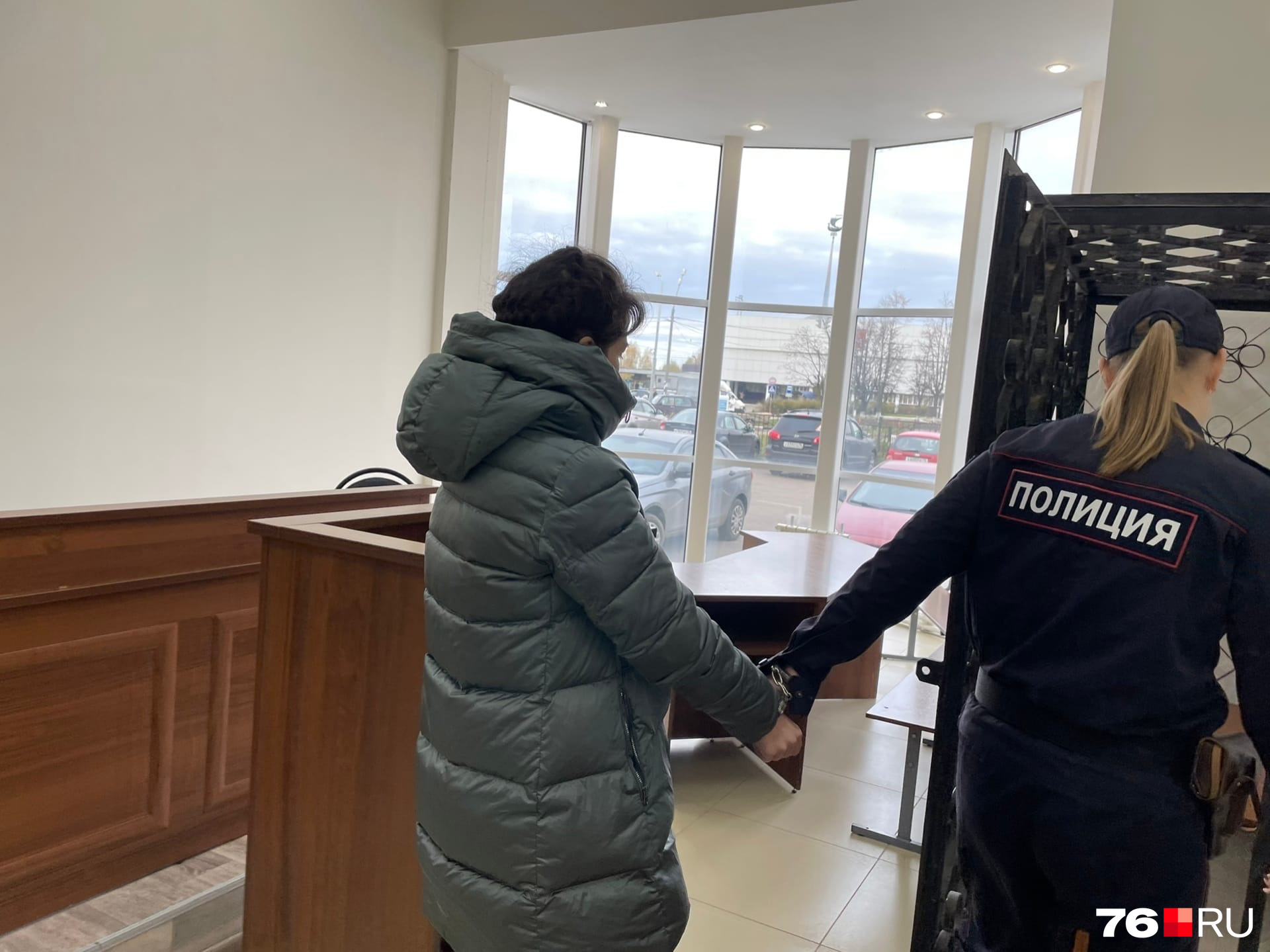 Девушку привезли чуть позже, чем должны были Девушку привезли чуть позже, чем должны были