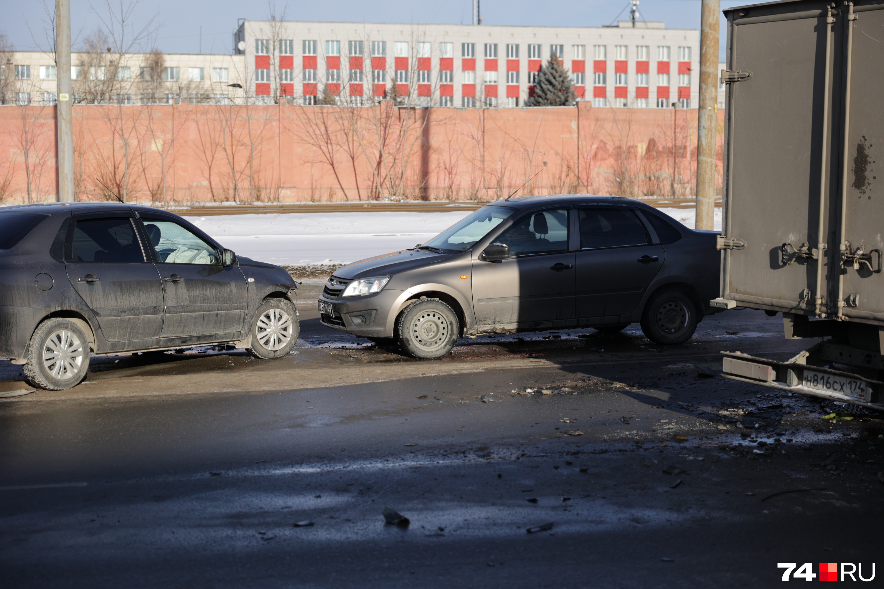 По словам очевидца, авария произошла из-за водителя Datsun, который стал обгонять «Газель» По словам очевидца, авария произошла из-за водителя Datsun, который стал обгонять «Газель»