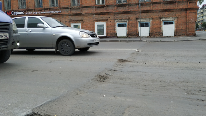 «И так сойдет»: смотрим 15 фотографий ремонта дороги по улице Гоголя