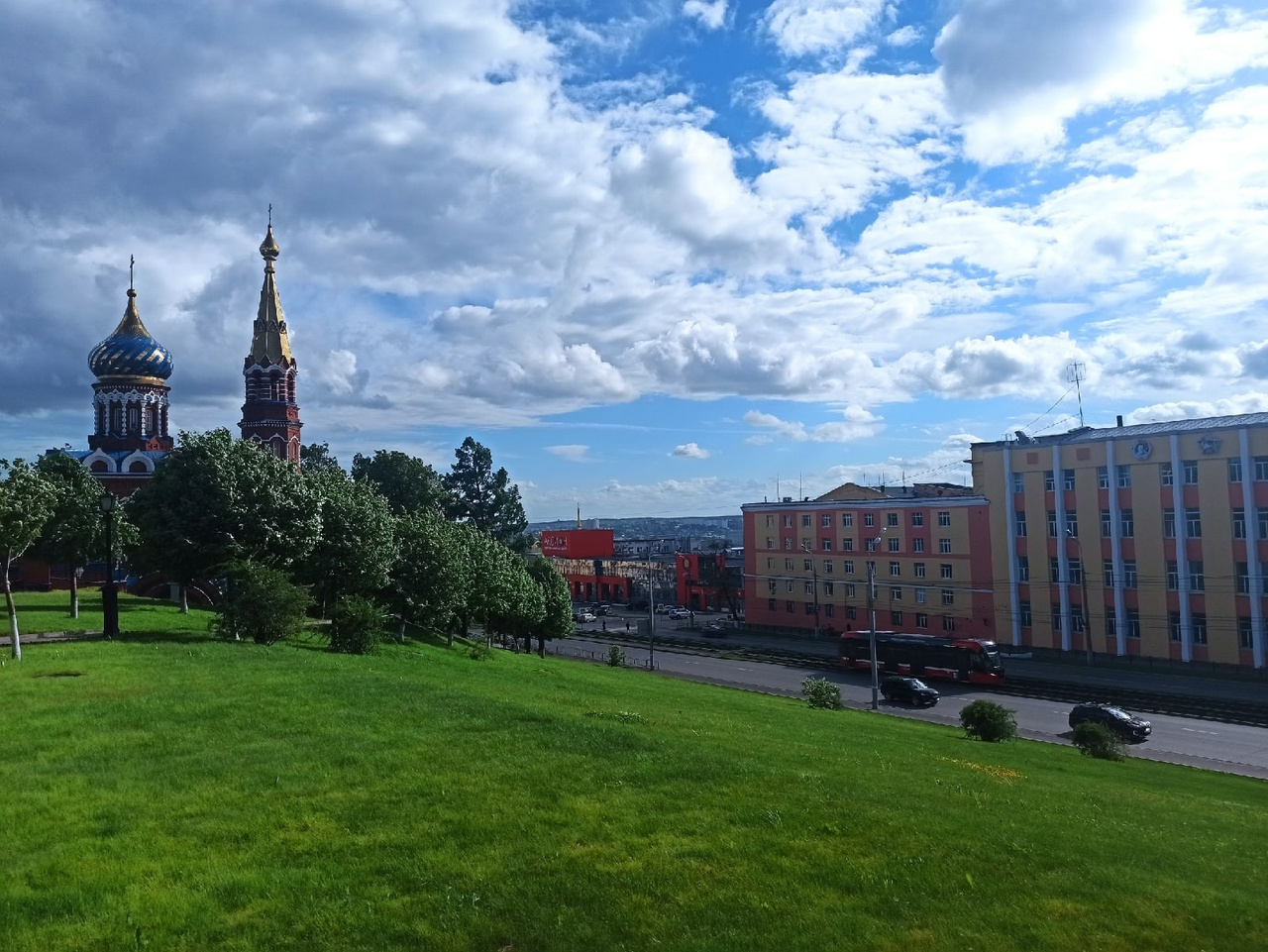В Ижевске есть на что посмотреть — храмы, набережная, музей Калашникова В Ижевске есть на что посмотреть — храмы, набережная, музей Калашникова