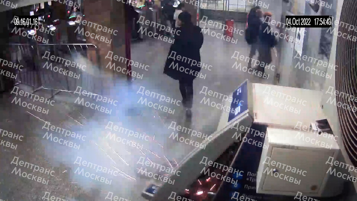 На станции метро «Нагатинская» взорвался банкомат. Видео