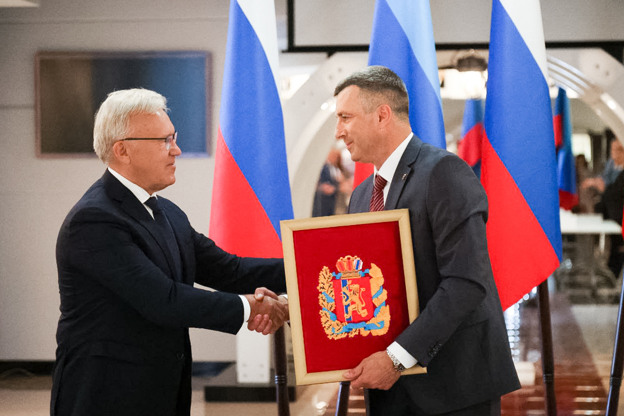 Александр Усс и глава Свердловска и района Андрей Сухачёв Александр Усс и глава Свердловска и района Андрей Сухачёв