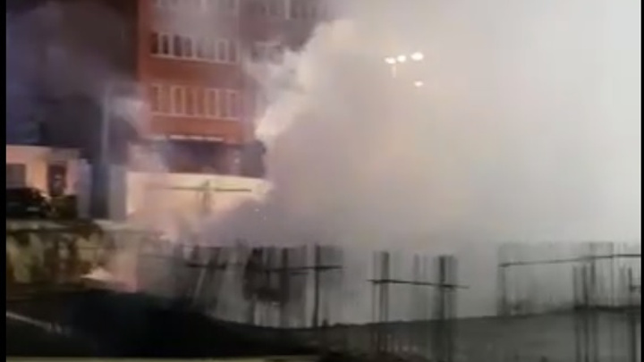 Пожар на стройплощадке ЖК «Родной берег» произошел в Иркутске под утро 16 апреля