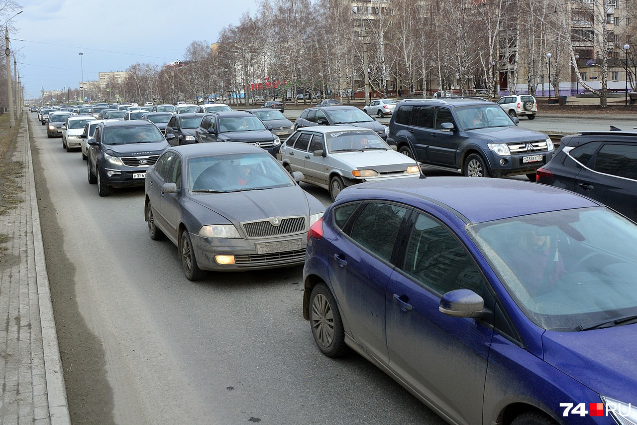 Те, кто регулярно ездит по проспекту Победы, жалуются на ухудшение обстановки после внедрения новых светофоров Те, кто регулярно ездит по проспекту Победы, жалуются на ухудшение обстановки после внедрения новых светофоров