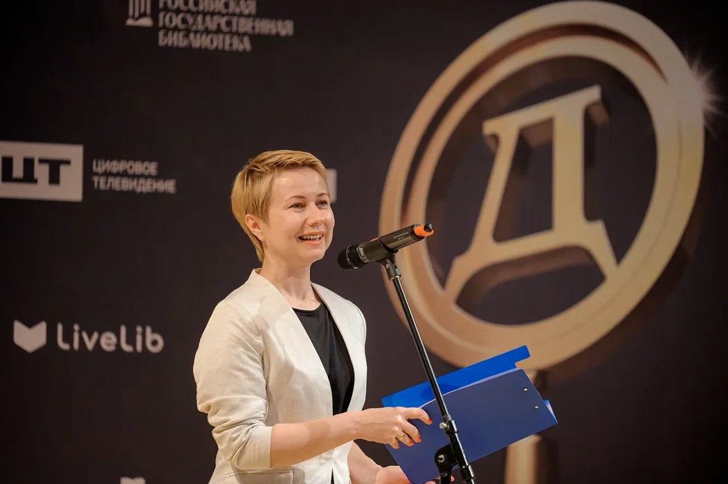 Руководитель PR-службы объединенной розничной сети «Читай-город — Буквоед» Елена Абрамова отмечает, что лидерские позиции по-прежнему за отечественными мастерами жанра