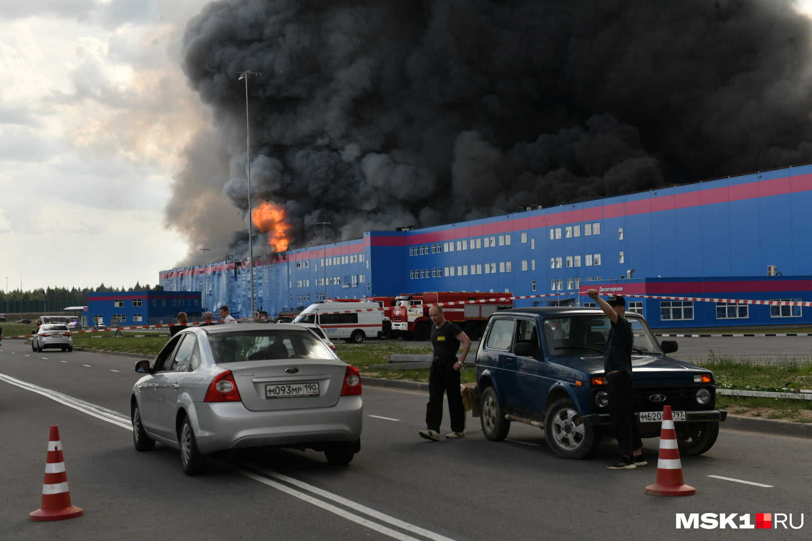 Какой склад вайлдберриз сгорел в спб. Пожар Озон новая Рига. Пожар на новой Риге сейчас. Сгорел склад Озон в Подмосковье. Сгорел склад вайлдберриз.