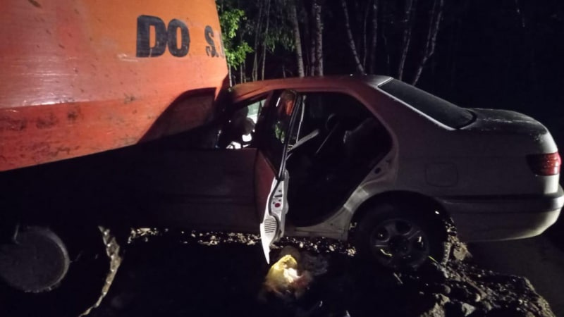 Иномарка влетела в экскаватор на трассе Нижнеудинск — Порог. Погиб 23-летний пассажир