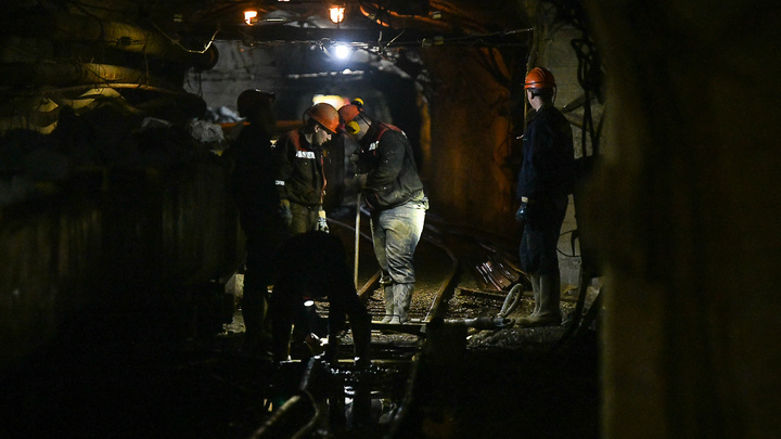 Шахтер погиб из-за неисправного электровоза на руднике ЕВРАЗа в Кузбассе