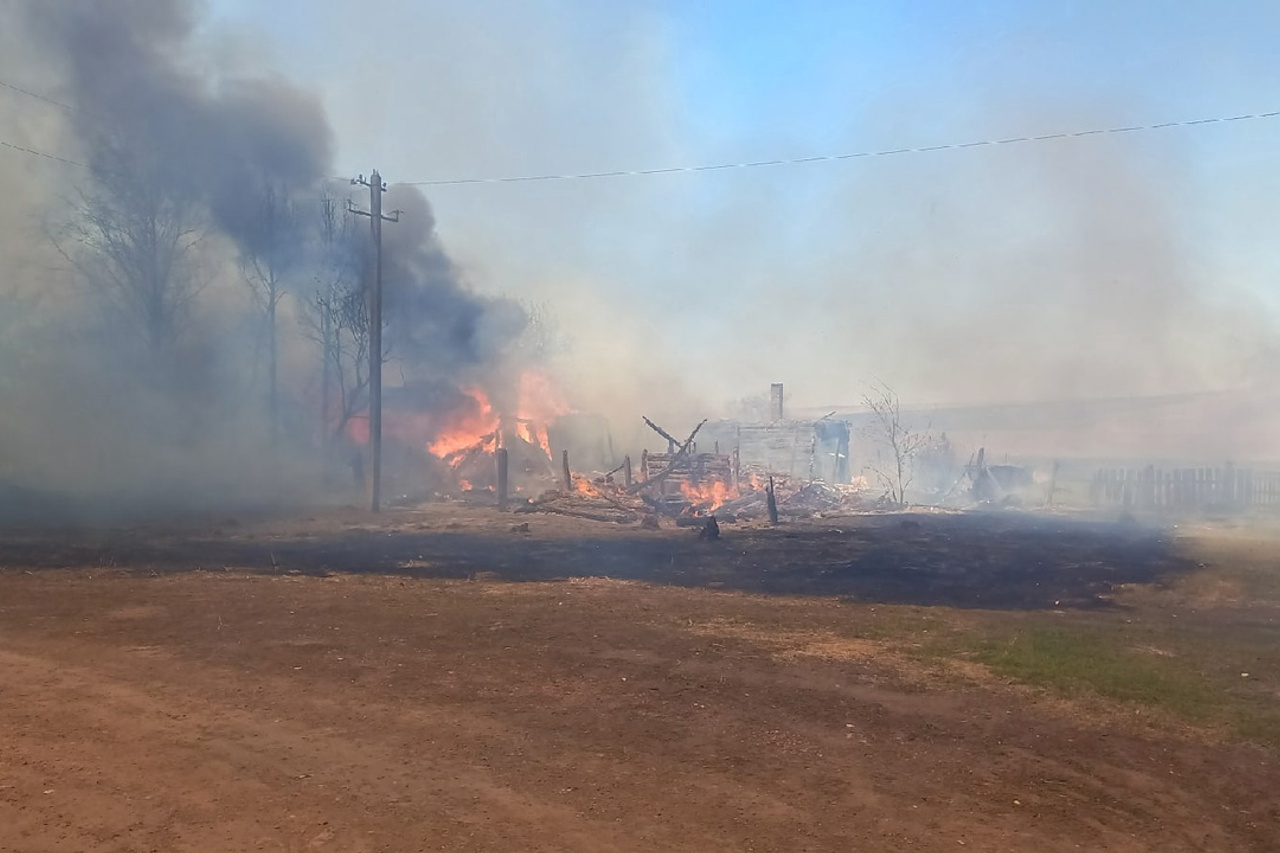 В каких областях пожар. Пожары. Пожар в поле. Пожары в Кемеровской области 2022. Пожары в Кемеровской области.