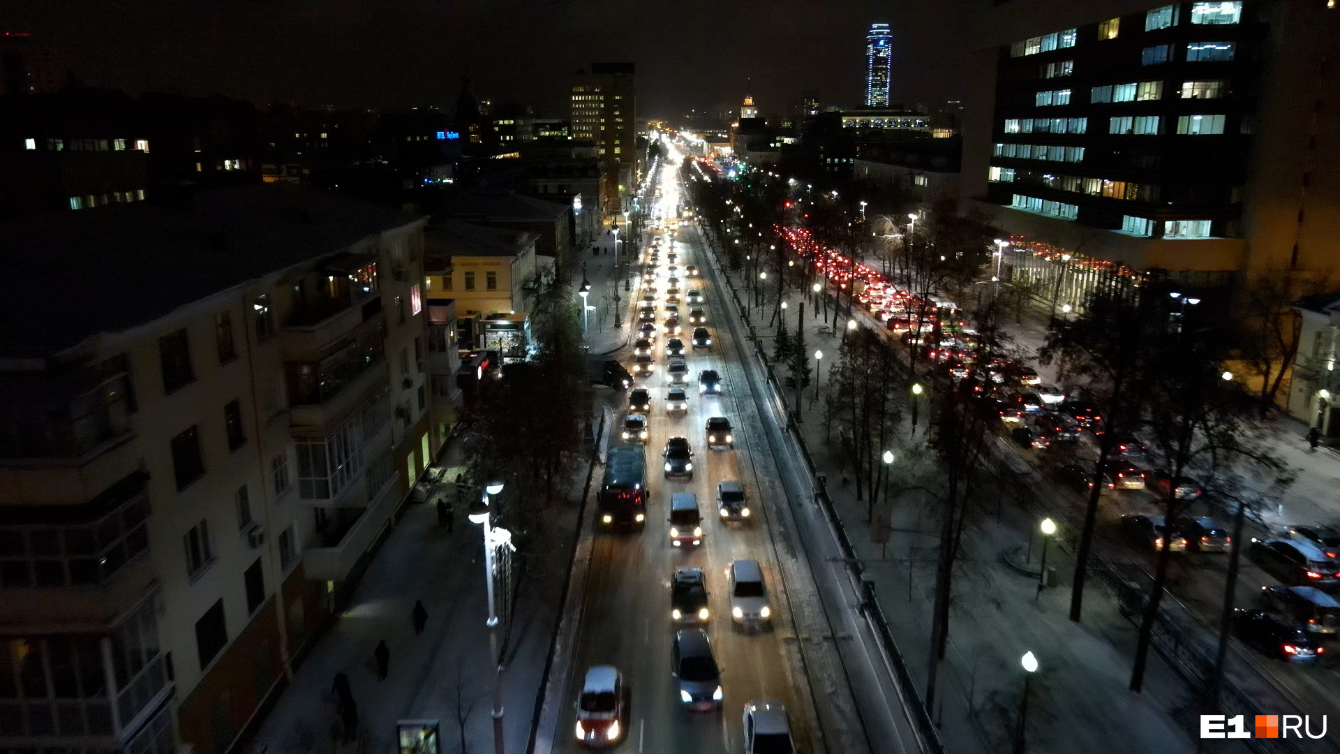 Свободно только в воздухе: смотрим с высоты на жуткие пробки Екатеринбурга