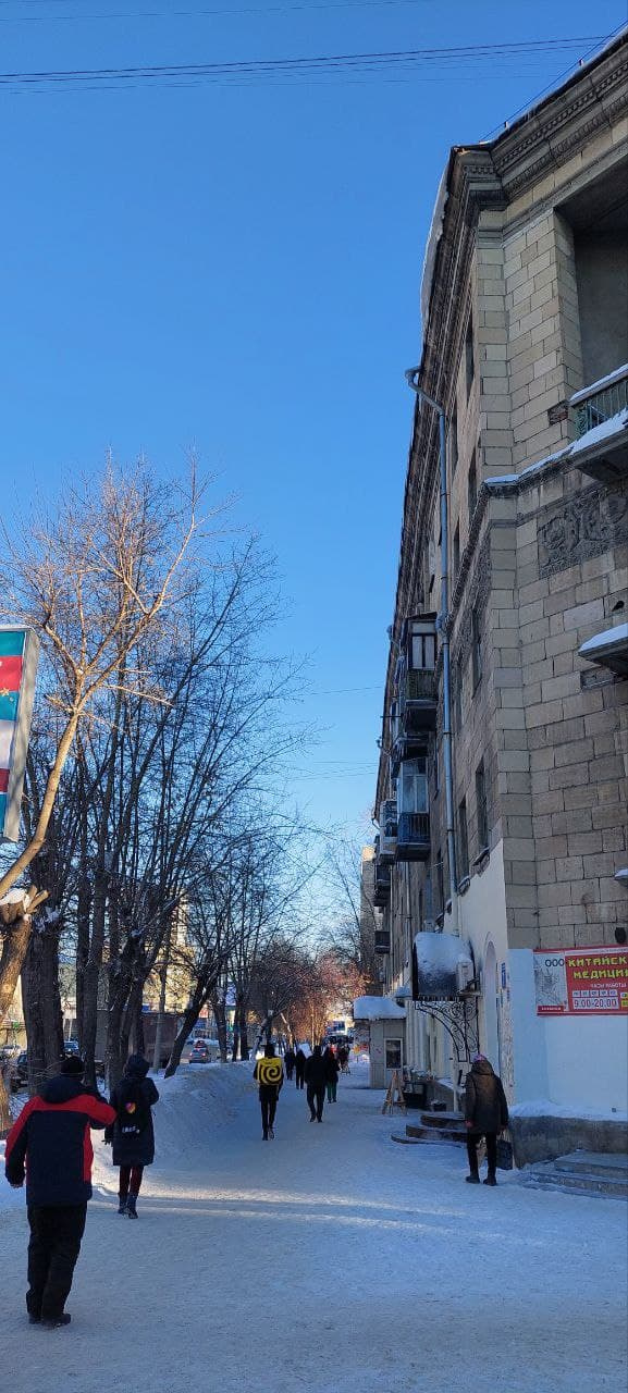 Но сейчас место старой вывески пустует Но сейчас место старой вывески пустует