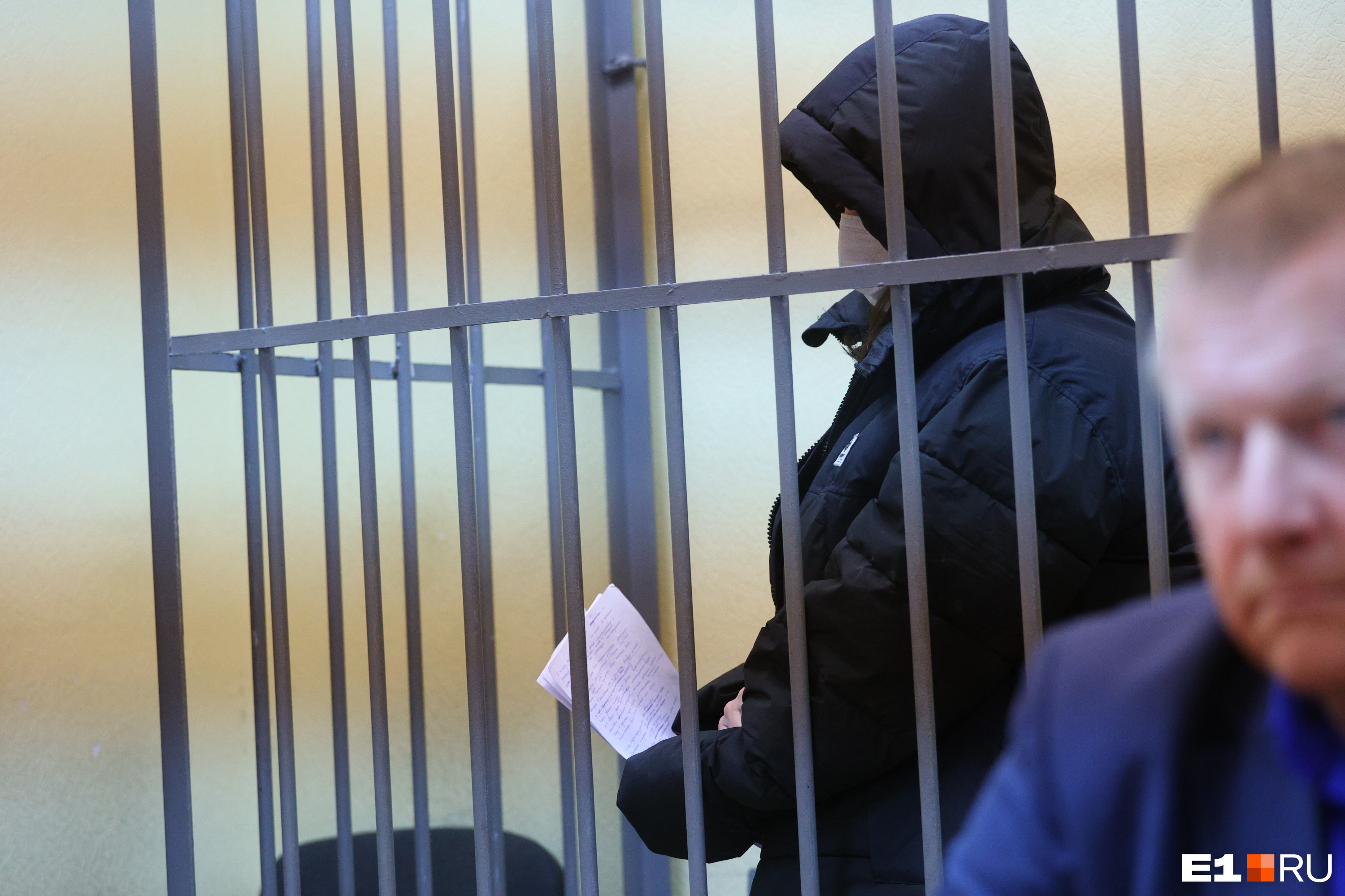 Арест матери. Фото из зала суда. Убийца троих детей в Екатеринбурге.