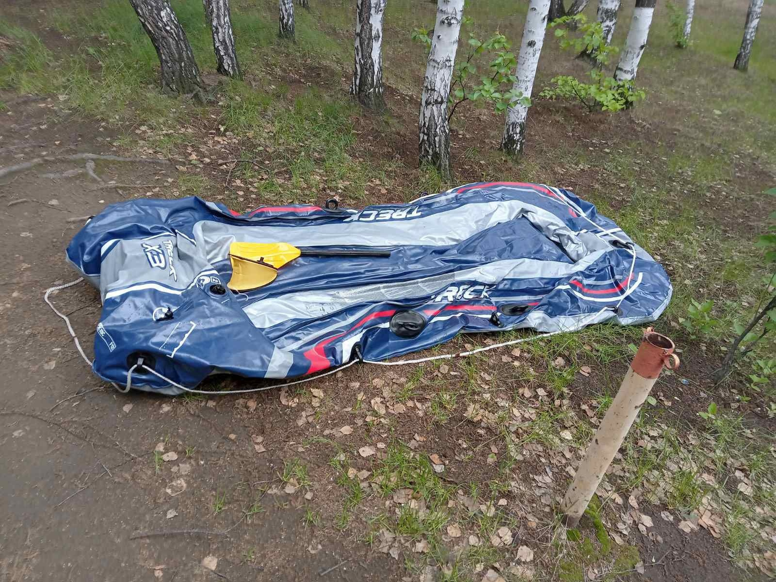Унесенная от берега лодка начала спускаться Унесенная от берега лодка начала спускаться