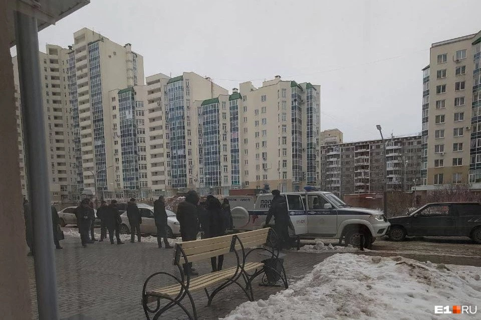 Семья жила на <nobr>15-м</nobr> этаже дома в центре Екатеринбурга