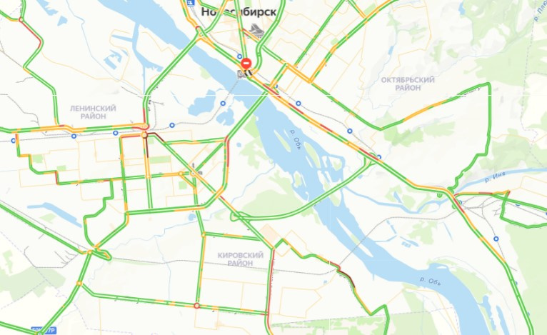 На площади Труда уже собираются заторы На площади Труда уже собираются заторы