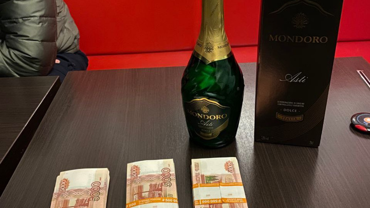 Менеджер управляющей компании иркутского «Сильвермолла» получил 3 года колонии за взятку шампанским