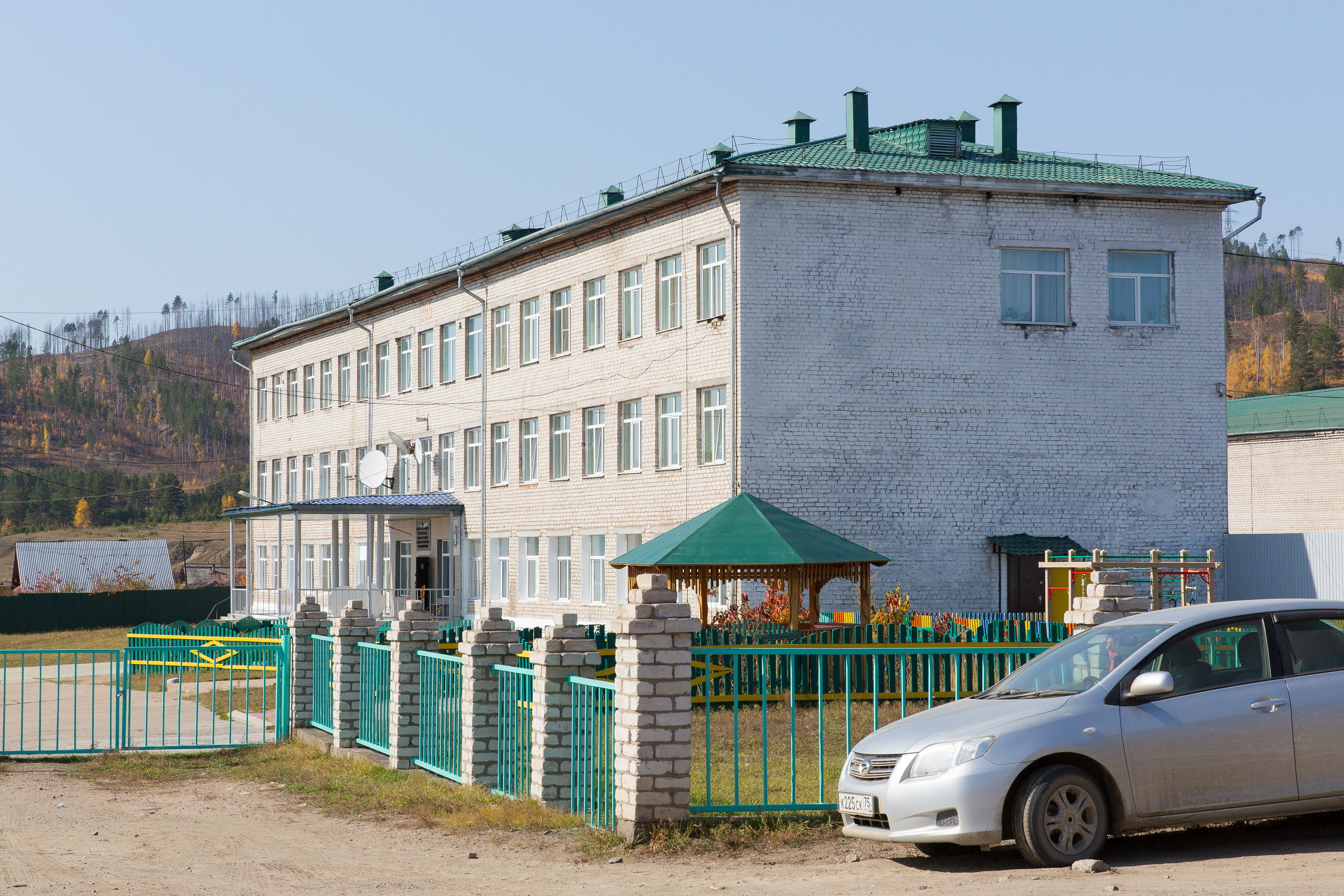 Школа в Толбаге Школа в Толбаге