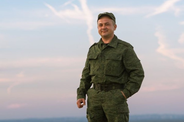 «Его не стало в мой день рождения»: в Волгограде похоронили 36-летнего мобилизованного электромонтажника, погибшего на Украине